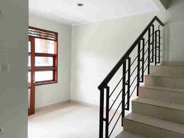 Rumah Dijual 2 lt berkibar di Cijambe dekat A H Nasution Cisaranten Arcamanik UBERTOS