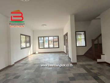 บ้านเดี่ยว หมู่บ้าน พรธิสาร 6 (เลียบคลอง 7) เนื้อที่ 110 ตรว.ใกล้โลตัส รังสิต คลอง7 ถนนรังสิต-นครนายก ตำบลบึงบอน อำเภอหนองเสือ จังหวัดปทุมธานี