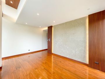 Hottest Deal in Alabang West! Brand New 5BR Luxury House with Pool is Now for Sale