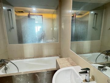 DISEWAKAN APARTEMEN PRIVATE LIFT DE RESIDENCE PAKUWON INDAH