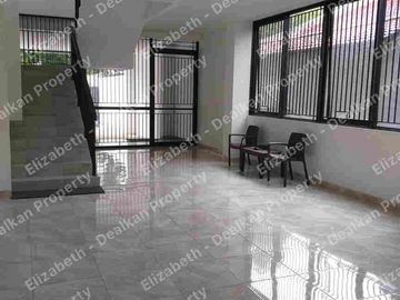Disewakan Ruko Baru 4Lt Central Surabaya Lokasi Strategis