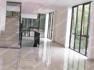 Disewakan Ruko Baru 4Lt Central Surabaya Lokasi Strategis