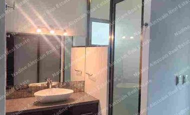 SE RENTA CASA AMPLIA EN RESIDENCIAL CUMBRES CANCÚN, 3 RECÁMARAS MÁS ESTUDIO, ALBERCA PRIVADA, AMENIDADES, SEGURIDAD 24 HORAS.