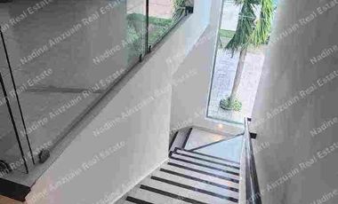SE RENTA CASA AMPLIA EN RESIDENCIAL CUMBRES CANCÚN, 3 RECÁMARAS MÁS ESTUDIO, ALBERCA PRIVADA, AMENIDADES, SEGURIDAD 24 HORAS.