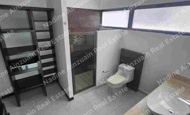 SE RENTA CASA AMPLIA EN RESIDENCIAL CUMBRES CANCÚN, 3 RECÁMARAS MÁS ESTUDIO, ALBERCA PRIVADA, AMENIDADES, SEGURIDAD 24 HORAS.