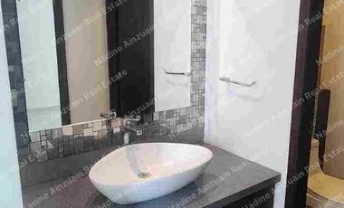 SE RENTA CASA AMPLIA EN RESIDENCIAL CUMBRES CANCÚN, 3 RECÁMARAS MÁS ESTUDIO, ALBERCA PRIVADA, AMENIDADES, SEGURIDAD 24 HORAS.
