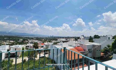 VISTA PANORAMICA Y RECÁMARA EN PLANTA BAJA.