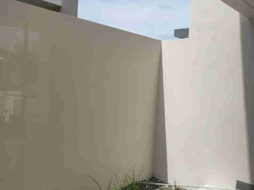 Rumah ready , 2 lantai , 4 kamar , wiyung surabaya