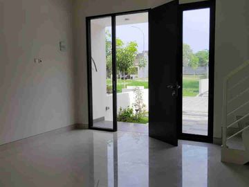 Rumah ready , 2 lantai , 4 kamar , wiyung surabaya
