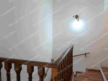 VENDO CASA AMPLIA EN LAS ALAMEDAS