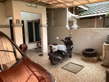 Rumah Semi Furnished Shm di Cluster Italy, Banjar Wijaya