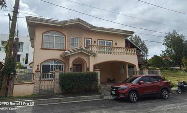 House & Lot with Golf Course view in Royale Tagaytay Estates for SALE! 300 sqm at 20M