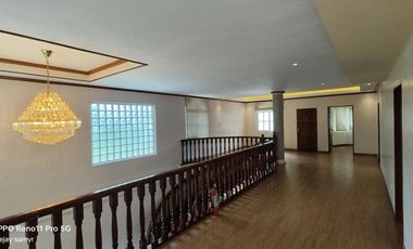 House & Lot with Golf Course view in Royale Tagaytay Estates for SALE! 300 sqm at 20M