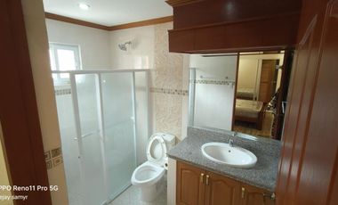 House & Lot with Golf Course view in Royale Tagaytay Estates for SALE! 300 sqm at 20M