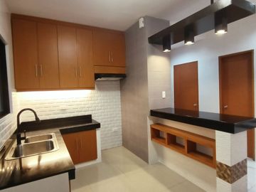 FOR SALE-18M 2 STOREY HOUSE & LOT w/5 BEDROOMS (RFO), LOCATED IN LAS PINAS CITY