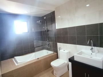 FOR SALE-18M 2 STOREY HOUSE & LOT w/5 BEDROOMS (RFO), LOCATED IN LAS PINAS CITY