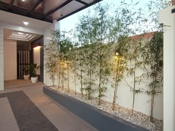 FOR SALE-18M 2 STOREY HOUSE & LOT w/5 BEDROOMS (RFO), LOCATED IN LAS PINAS CITY