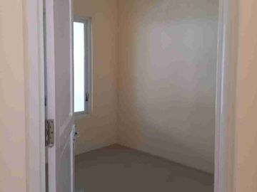 jual murah rumah siap huni Pondok Tjandra, tidak banjir, bangunan baru, sudah galvalum, sudah ditinggikan, ada halaman belakang terbuka