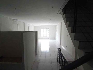 Ruko lokasi strategis siap pakai di Cibubur
