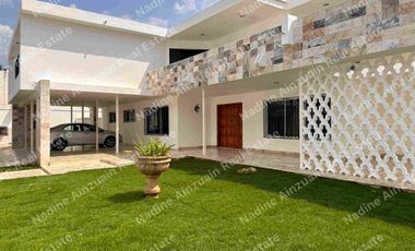 Se vende, Exclusiva Residencia en Fraccionamiento Campestre, Mérida, Yucatán, México. Recién Renovada con 900 m² de Terreno. Lista para habitar.