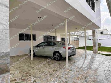 Se vende, Exclusiva Residencia en Fraccionamiento Campestre, Mérida, Yucatán, México. Recién Renovada con 900 m² de Terreno. Lista para habitar.