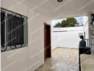 Se vende, Exclusiva Residencia en Fraccionamiento Campestre, Mérida, Yucatán, México. Recién Renovada con 900 m² de Terreno. Lista para habitar.