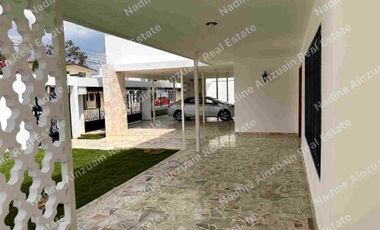 Se vende, Exclusiva Residencia en Fraccionamiento Campestre, Mérida, Yucatán, México. Recién Renovada con 900 m² de Terreno. Lista para habitar.