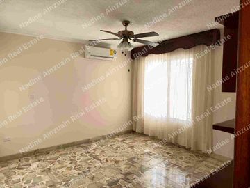 Se vende, Exclusiva Residencia en Fraccionamiento Campestre, Mérida, Yucatán, México. Recién Renovada con 900 m² de Terreno. Lista para habitar.