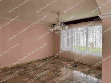 Se vende, Exclusiva Residencia en Fraccionamiento Campestre, Mérida, Yucatán, México. Recién Renovada con 900 m² de Terreno. Lista para habitar.