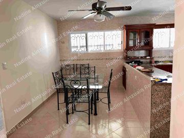 Se vende, Exclusiva Residencia en Fraccionamiento Campestre, Mérida, Yucatán, México. Recién Renovada con 900 m² de Terreno. Lista para habitar.