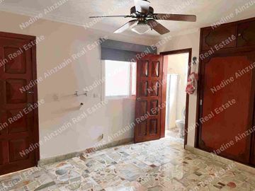Se vende, Exclusiva Residencia en Fraccionamiento Campestre, Mérida, Yucatán, México. Recién Renovada con 900 m² de Terreno. Lista para habitar.