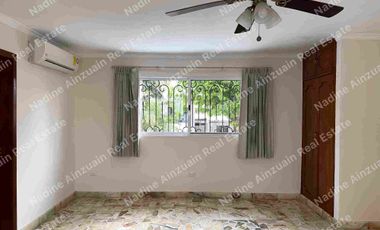 Se vende, Exclusiva Residencia en Fraccionamiento Campestre, Mérida, Yucatán, México. Recién Renovada con 900 m² de Terreno. Lista para habitar.