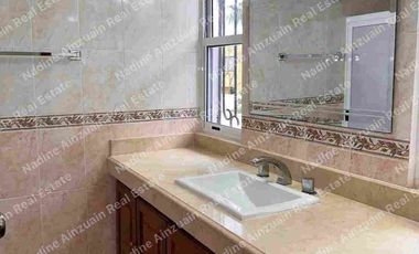 Se vende, Exclusiva Residencia en Fraccionamiento Campestre, Mérida, Yucatán, México. Recién Renovada con 900 m² de Terreno. Lista para habitar.