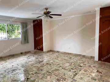 Se vende, Exclusiva Residencia en Fraccionamiento Campestre, Mérida, Yucatán, México. Recién Renovada con 900 m² de Terreno. Lista para habitar.