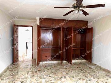 Se vende, Exclusiva Residencia en Fraccionamiento Campestre, Mérida, Yucatán, México. Recién Renovada con 900 m² de Terreno. Lista para habitar.