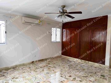 Se vende, Exclusiva Residencia en Fraccionamiento Campestre, Mérida, Yucatán, México. Recién Renovada con 900 m² de Terreno. Lista para habitar.