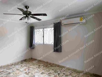 Se vende, Exclusiva Residencia en Fraccionamiento Campestre, Mérida, Yucatán, México. Recién Renovada con 900 m² de Terreno. Lista para habitar.