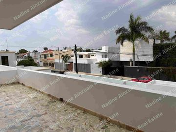 Se vende, Exclusiva Residencia en Fraccionamiento Campestre, Mérida, Yucatán, México. Recién Renovada con 900 m² de Terreno. Lista para habitar.