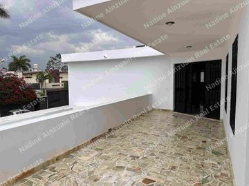Se vende, Exclusiva Residencia en Fraccionamiento Campestre, Mérida, Yucatán, México. Recién Renovada con 900 m² de Terreno. Lista para habitar.