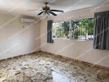 Se vende, Exclusiva Residencia en Fraccionamiento Campestre, Mérida, Yucatán, México. Recién Renovada con 900 m² de Terreno. Lista para habitar.
