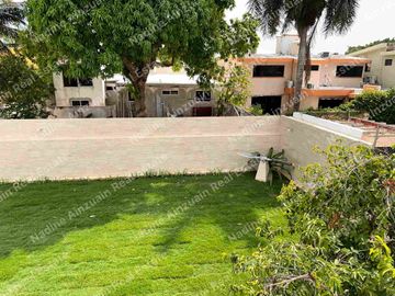 Se vende, Exclusiva Residencia en Fraccionamiento Campestre, Mérida, Yucatán, México. Recién Renovada con 900 m² de Terreno. Lista para habitar.