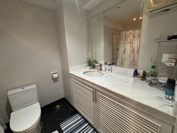 Fully Furnished Condominium for Sale – One minute from Mae Ramphueng Beach, Rayong