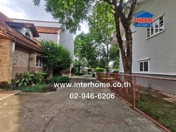Land + 2 houses, 599 sq.w. (approx. 2,996 sq.m.) Muang Ek Village, near Rangsit University, Soi Ek Thaksina 4, Phahonyothin Road, Kamphaeng Phet 6 Roa