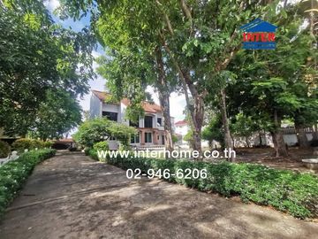 Land + 2 houses, 599 sq.w. (approx. 2,996 sq.m.) Muang Ek Village, near Rangsit University, Soi Ek Thaksina 4, Phahonyothin Road, Kamphaeng Phet 6 Roa