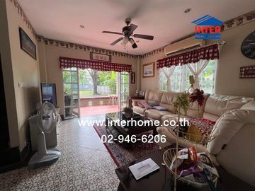 Land + 2 houses, 599 sq.w. (approx. 2,996 sq.m.) Muang Ek Village, near Rangsit University, Soi Ek Thaksina 4, Phahonyothin Road, Kamphaeng Phet 6 Roa