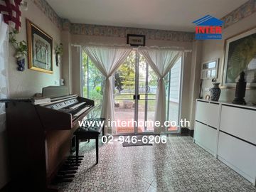 Land + 2 houses, 599 sq.w. (approx. 2,996 sq.m.) Muang Ek Village, near Rangsit University, Soi Ek Thaksina 4, Phahonyothin Road, Kamphaeng Phet 6 Roa