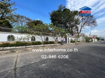 Land + 2 houses, 599 sq.w. (approx. 2,996 sq.m.) Muang Ek Village, near Rangsit University, Soi Ek Thaksina 4, Phahonyothin Road, Kamphaeng Phet 6 Roa