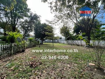 Land + 2 houses, 599 sq.w. (approx. 2,996 sq.m.) Muang Ek Village, near Rangsit University, Soi Ek Thaksina 4, Phahonyothin Road, Kamphaeng Phet 6 Roa