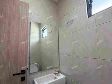DI SEWAKAN RUMAH XYZ LIPPO CIKARANG !