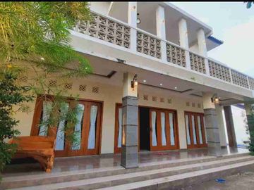 RUMAH MEWAH DEKAT BANDARA SOLO